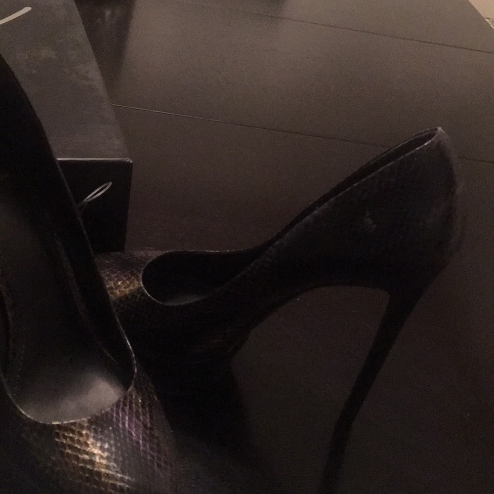 B Brian Atwood Pump - image 6